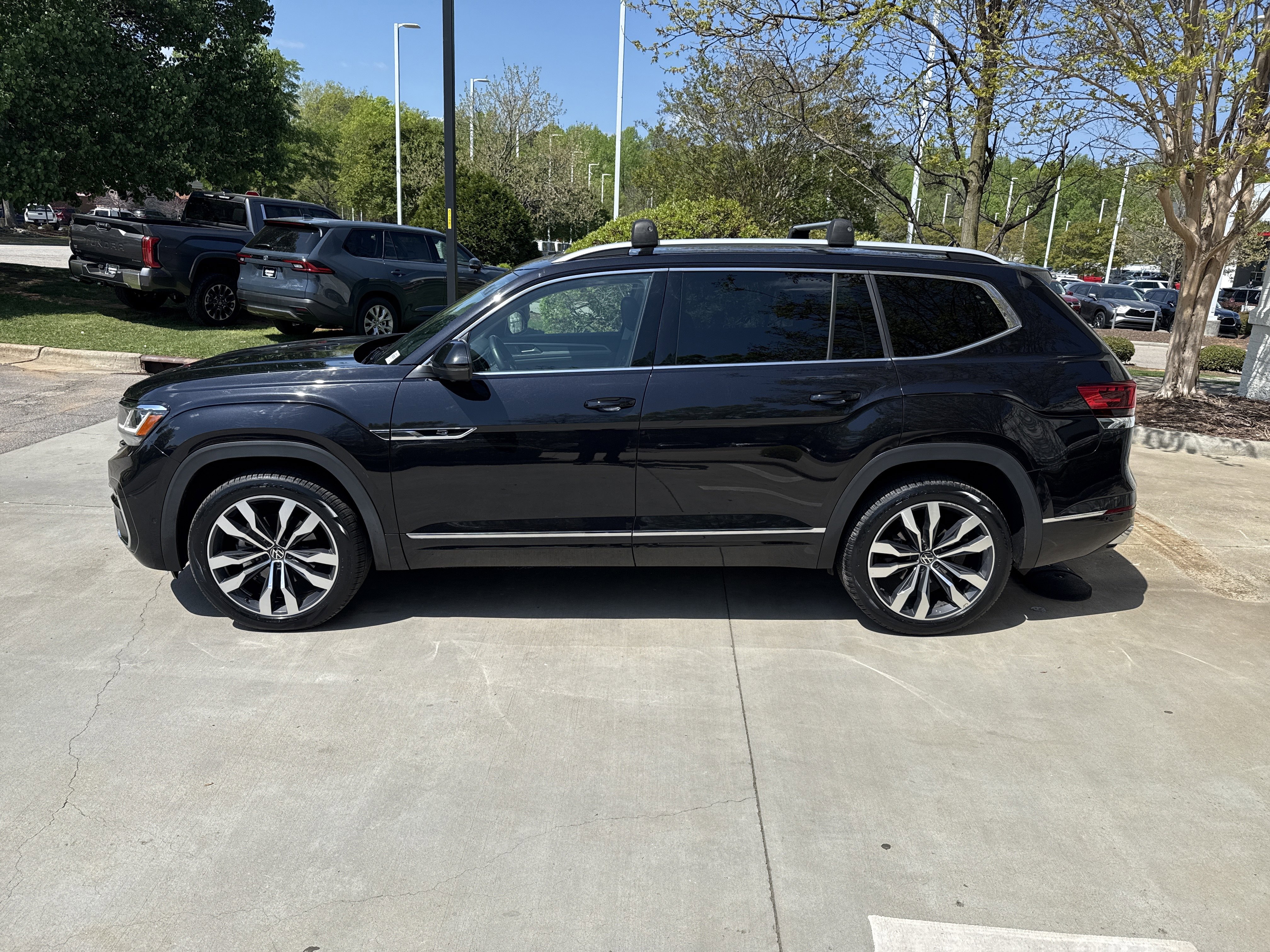 Used 2022 Volkswagen Atlas SEL Premium AWD/4WD image 7