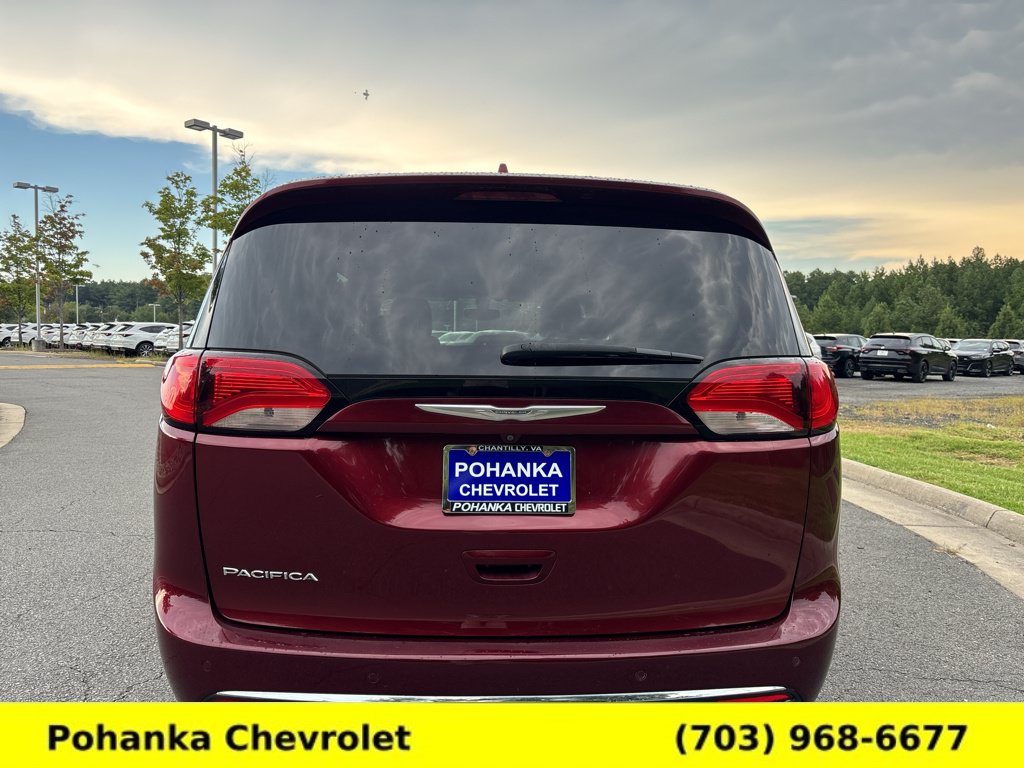 Used 2018 Chrysler Pacifica Touring-L w/ Tire & Wheel Group FWD image 6