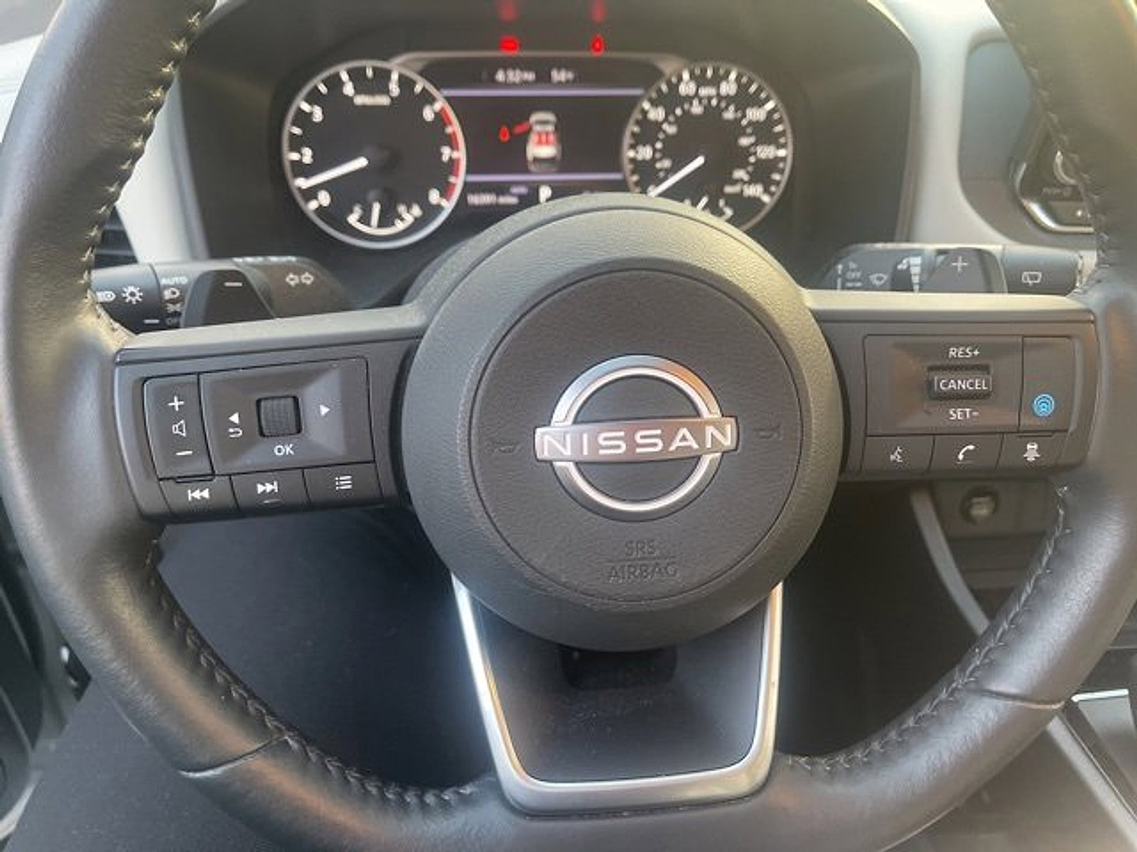 Used 2024 Nissan Rogue SV w/ SV Premium Package image 8