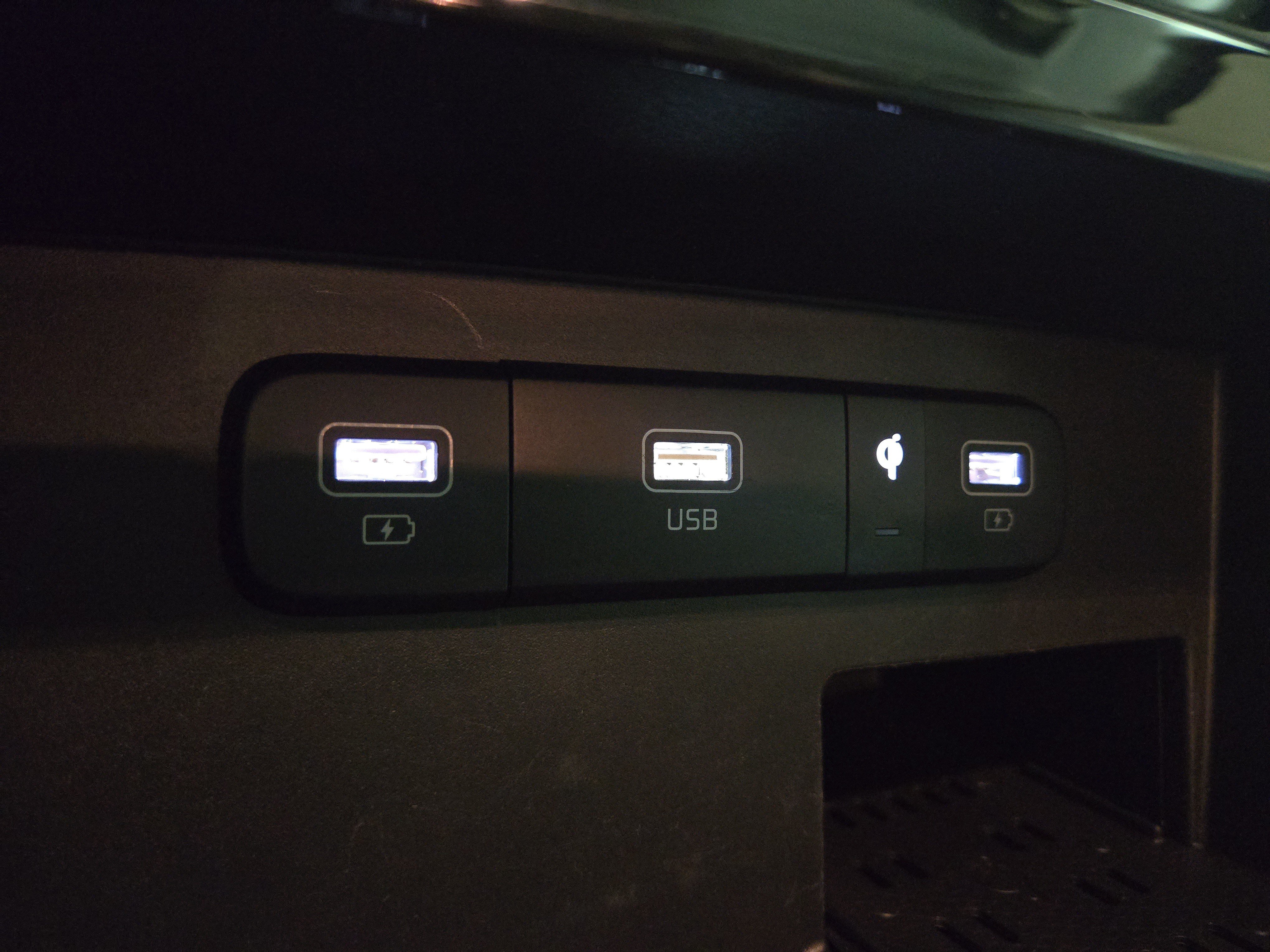 Used 2022 Kia Carnival SX FWD image 30