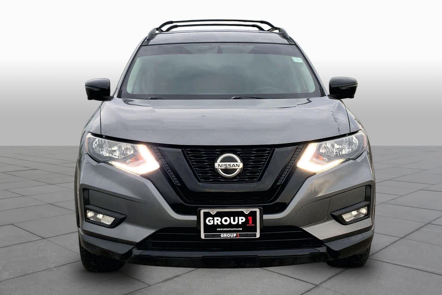Used 2018 Nissan Rogue SV w/ Premium Package FWD image 4
