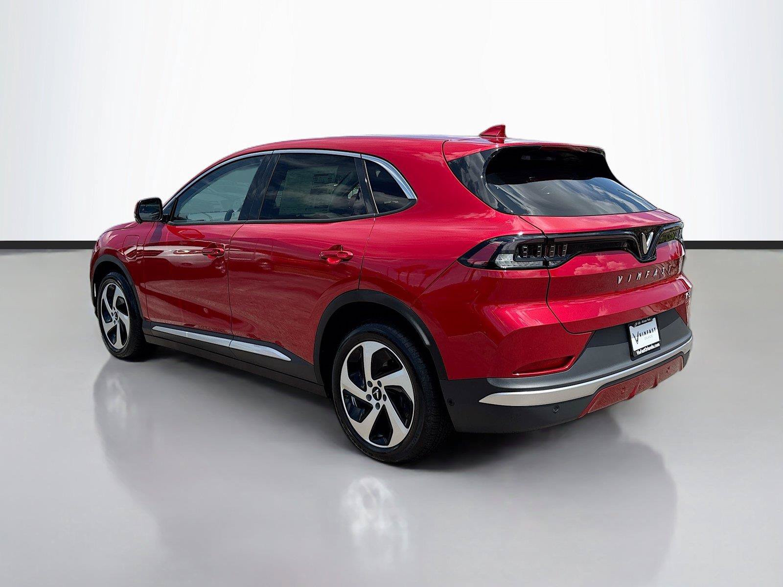 New 2025 VinFast VF 8 Eco AWD/4WD image 5