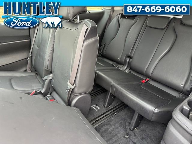 Used 2025 Kia Carnival SX w/ SX Dark Edition Package image 16