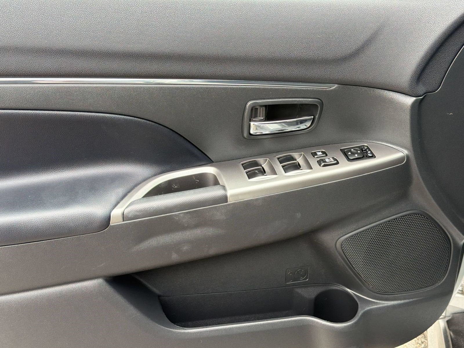 Used 2022 Mitsubishi Outlander Sport SE FWD image 14