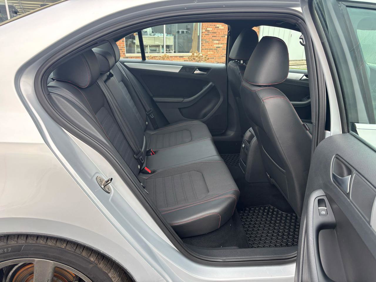 Used 2013 Volkswagen Jetta GLI image 12