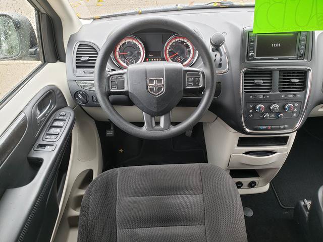 Used 2018 Dodge Grand Caravan SE w/ UConnect Hands-Free Group FWD image 15
