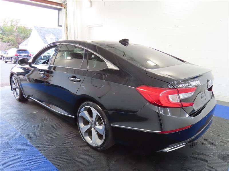 Used 2018 Honda Accord Touring image 4