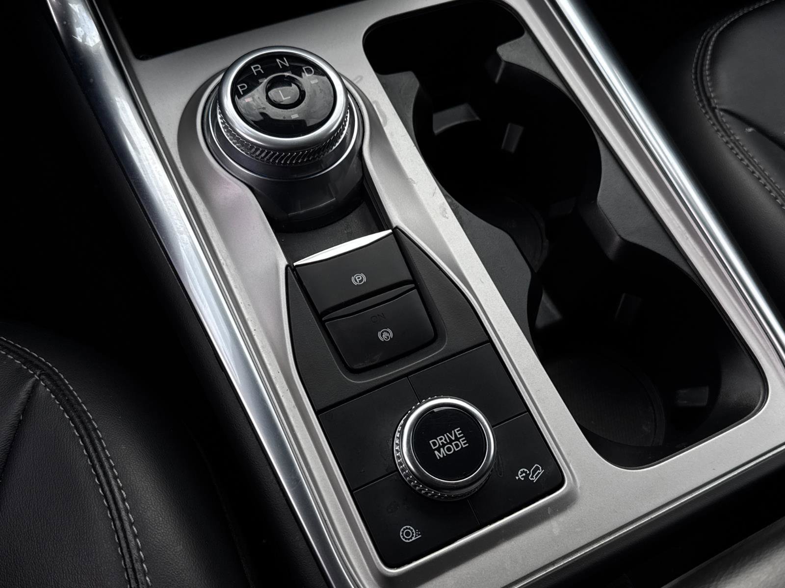 Used 2022 Ford Explorer XLT w/ Equipment Group 202A image 20