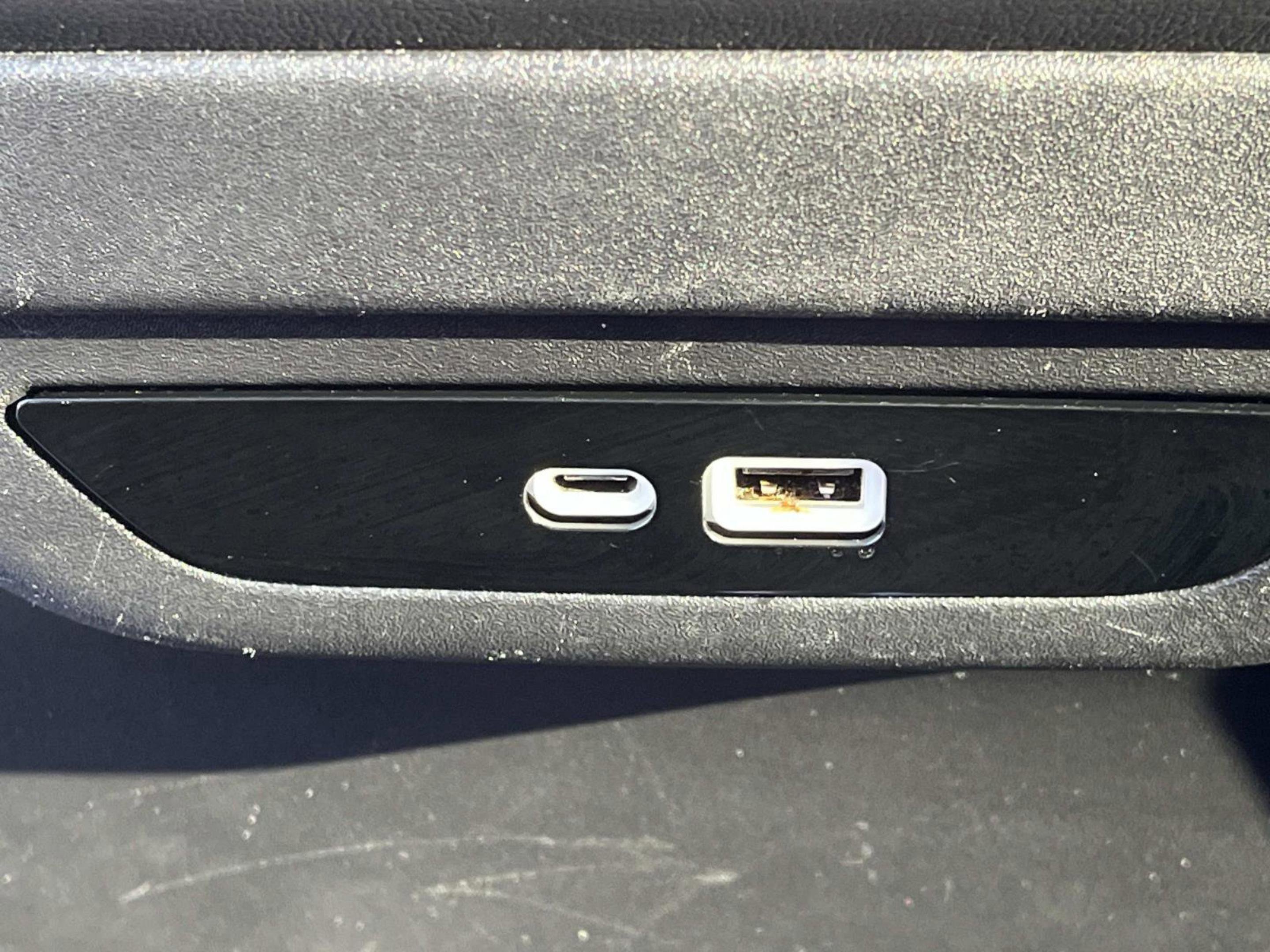 Used 2024 Chrysler Pacifica Touring-L image 19