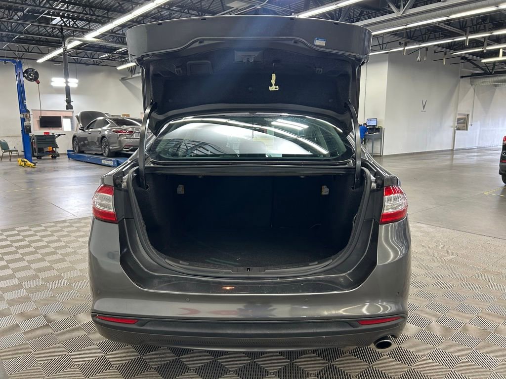 Used 2016 Ford Fusion SE FWD image 7