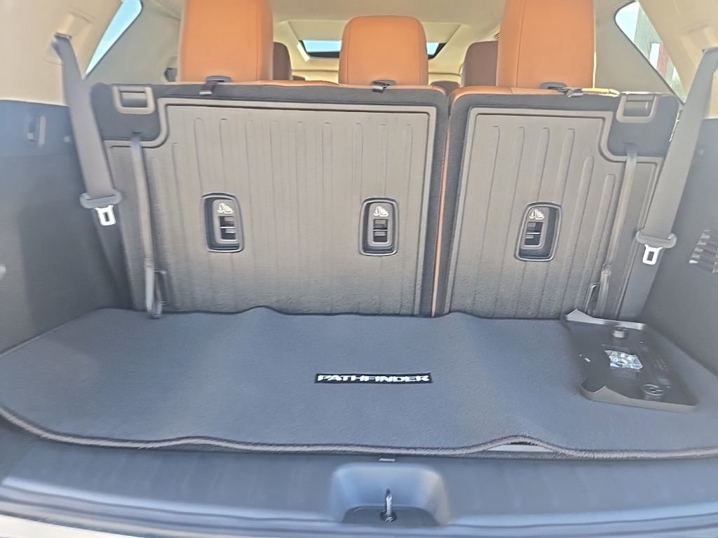 New 2026 Nissan Pathfinder Platinum image 43