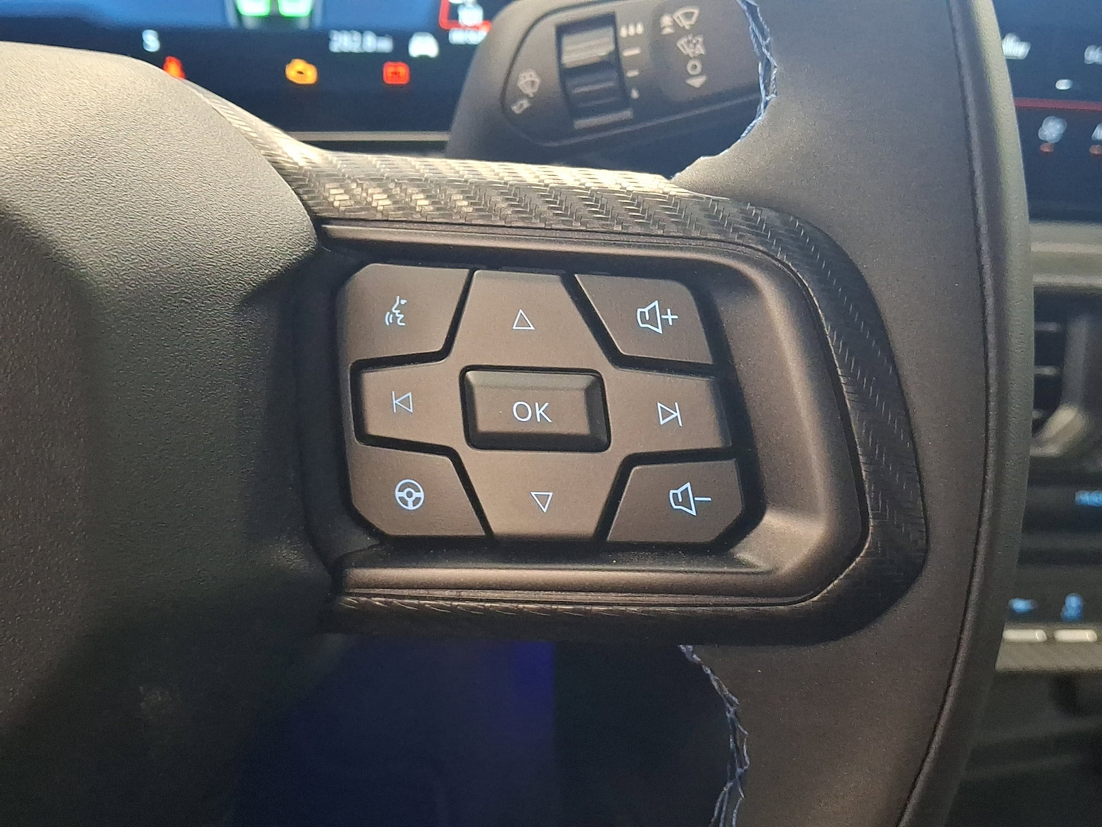 Used 2025 Ford Mustang Dark Horse image 17