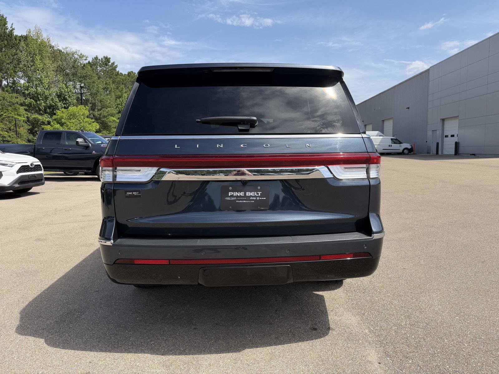 Used 2024 Lincoln Navigator L Reserve AWD/4WD image 5