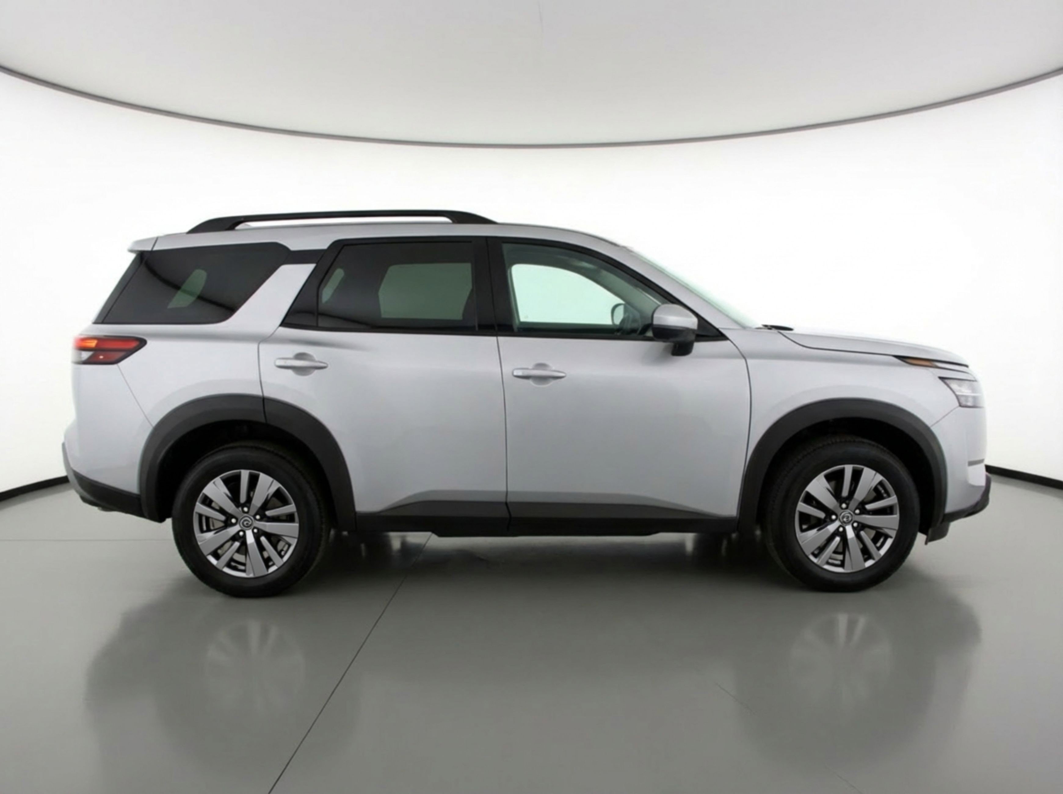 Used 2025 Nissan Pathfinder SV image 11