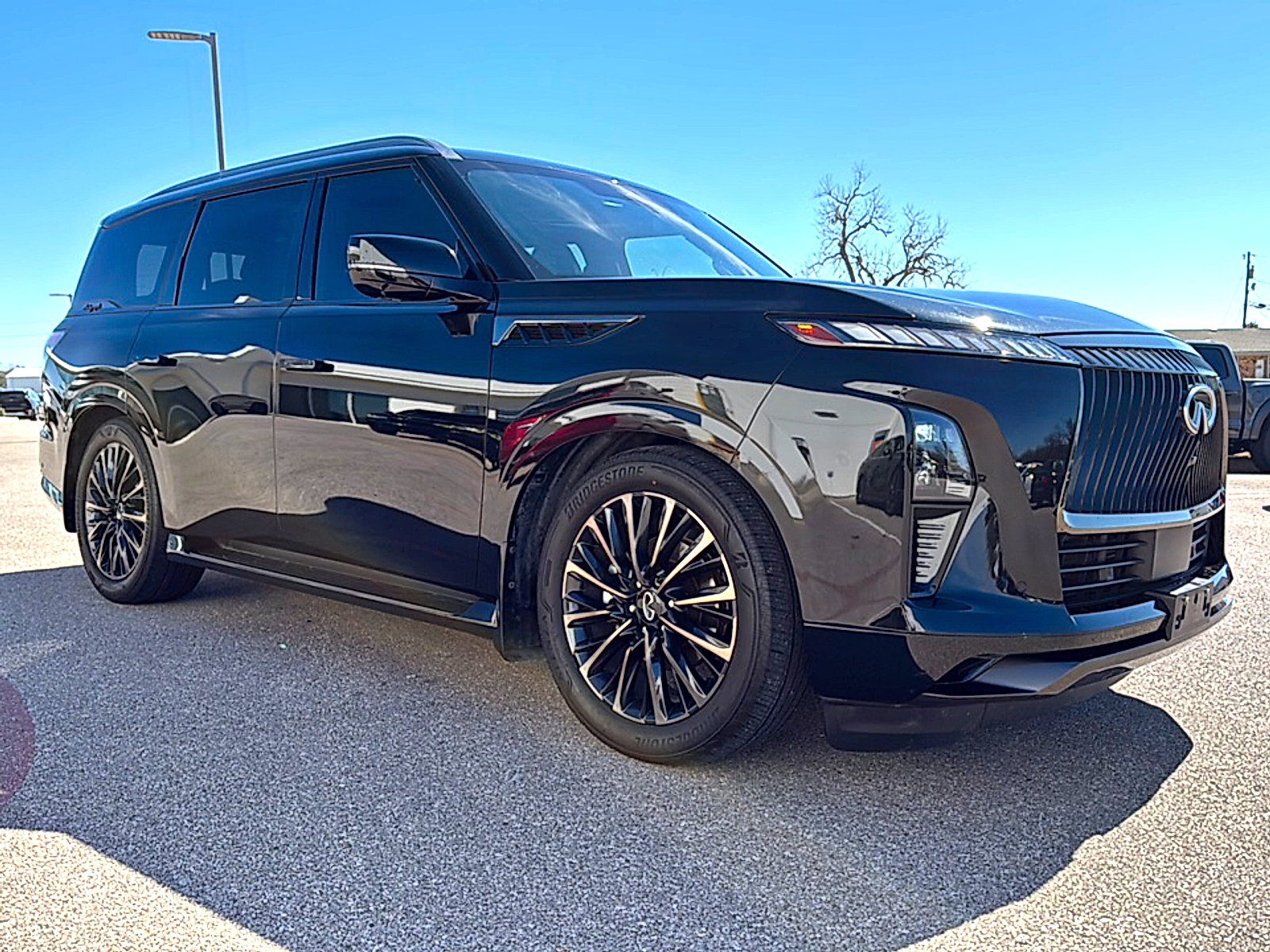 Used 2025 INFINITI QX80 Autograph w/ Premium Cargo Package image 3