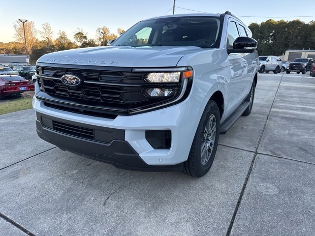 New 2025 Ford Expedition Active image 3