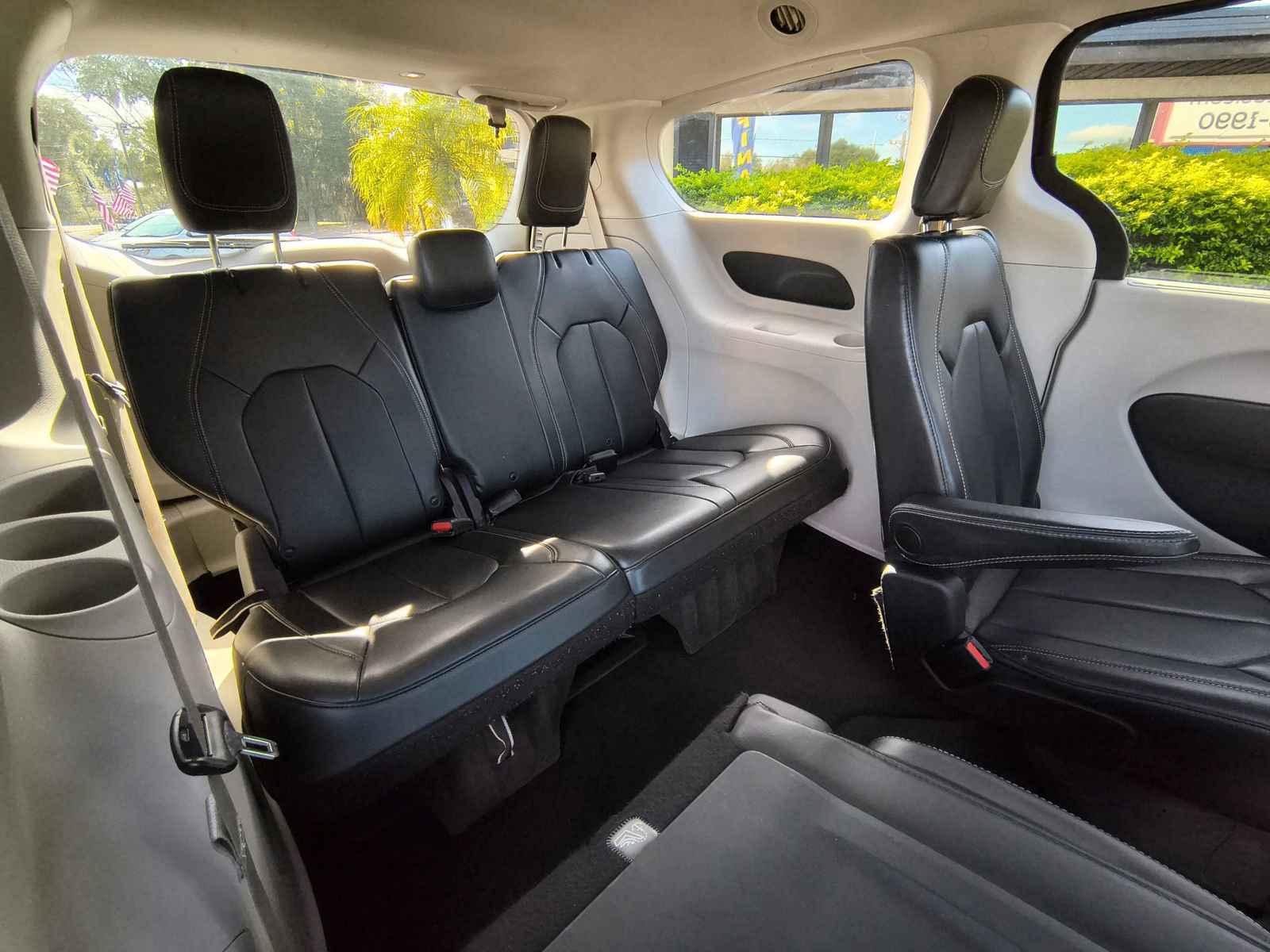 Used 2020 Chrysler Voyager Lxi image 13