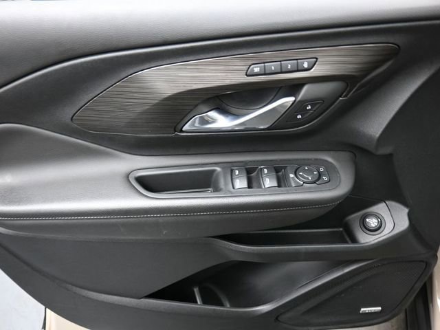 Used 2023 GMC Terrain SLT w/ Infotainment Package II image 13