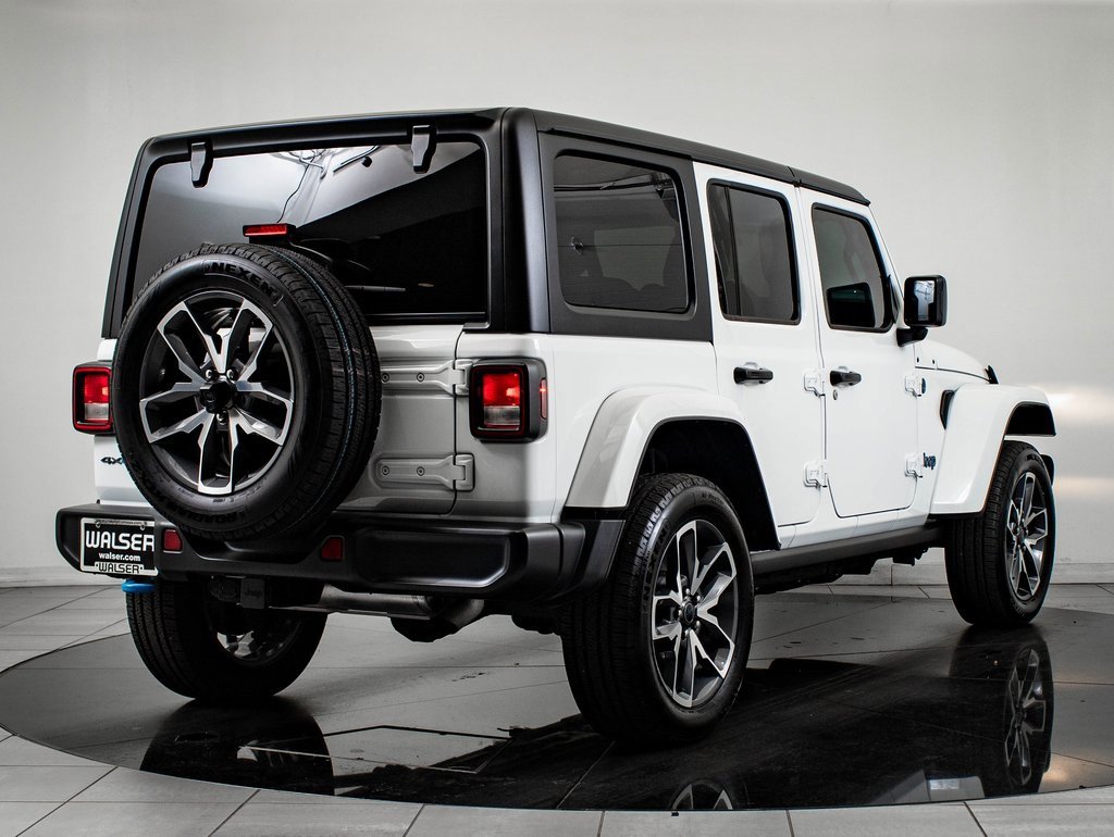 Used 2024 Jeep Wrangler Unlimited image 10