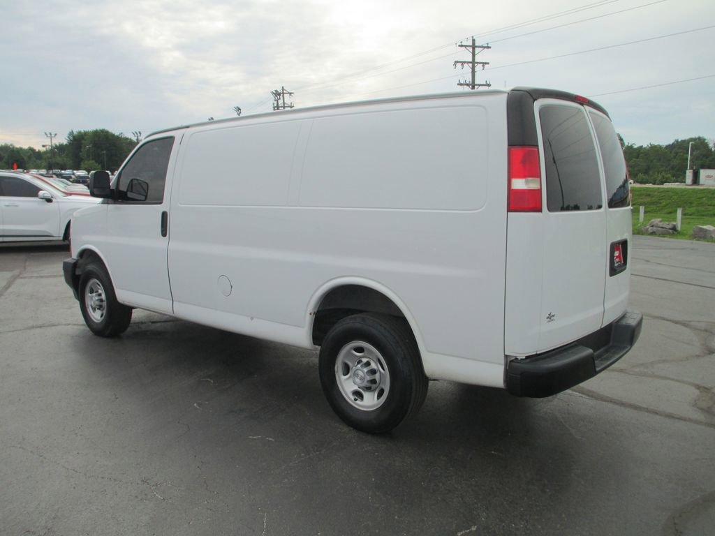Used 2018 Chevrolet Express 2500 w/ Driver Convenience Package RWD image 9
