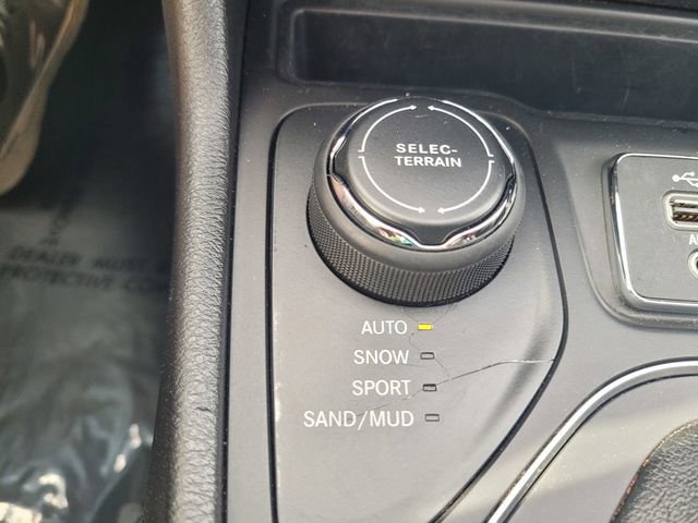 Used 2020 Jeep Cherokee Latitude Plus image 26