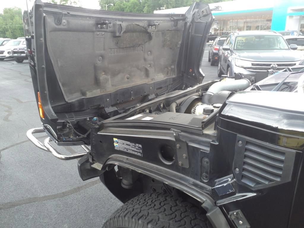 Used 2005 HUMMER H2 SUT w/ Preferred Equipment Group image 25