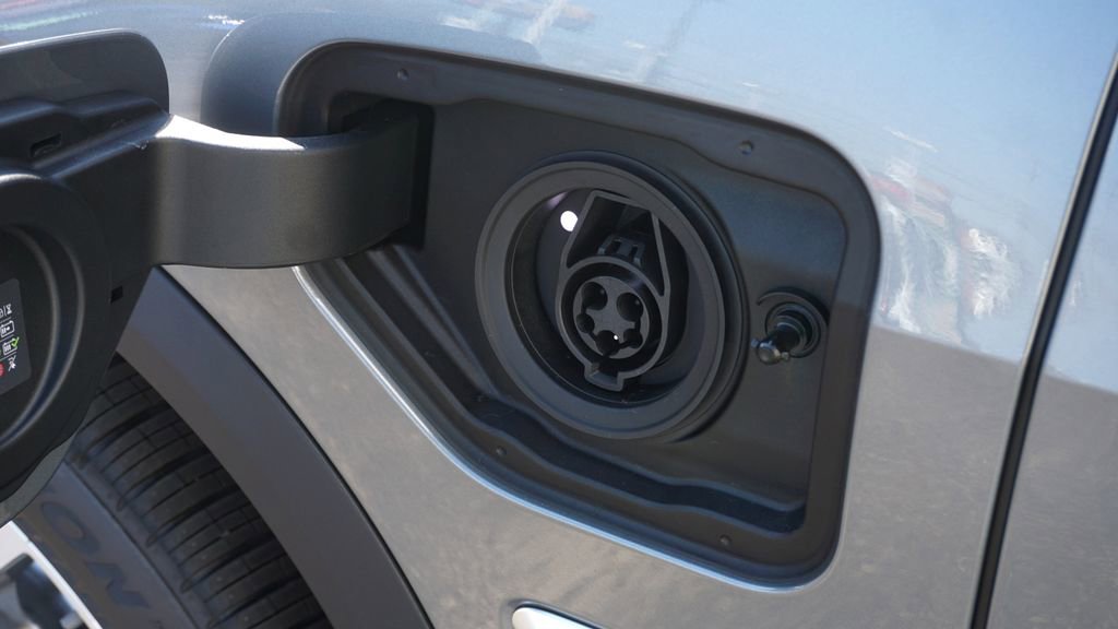 New 2026 BMW X5 xDrive50e image 3