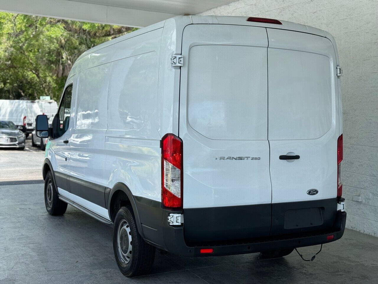 Used 2015 Ford Transit 250 130 Medium Roof RWD image 9