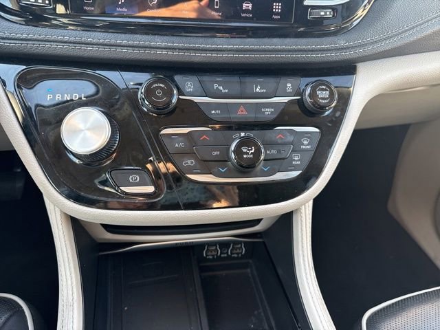 Used 2024 Chrysler Pacifica Limited image 18