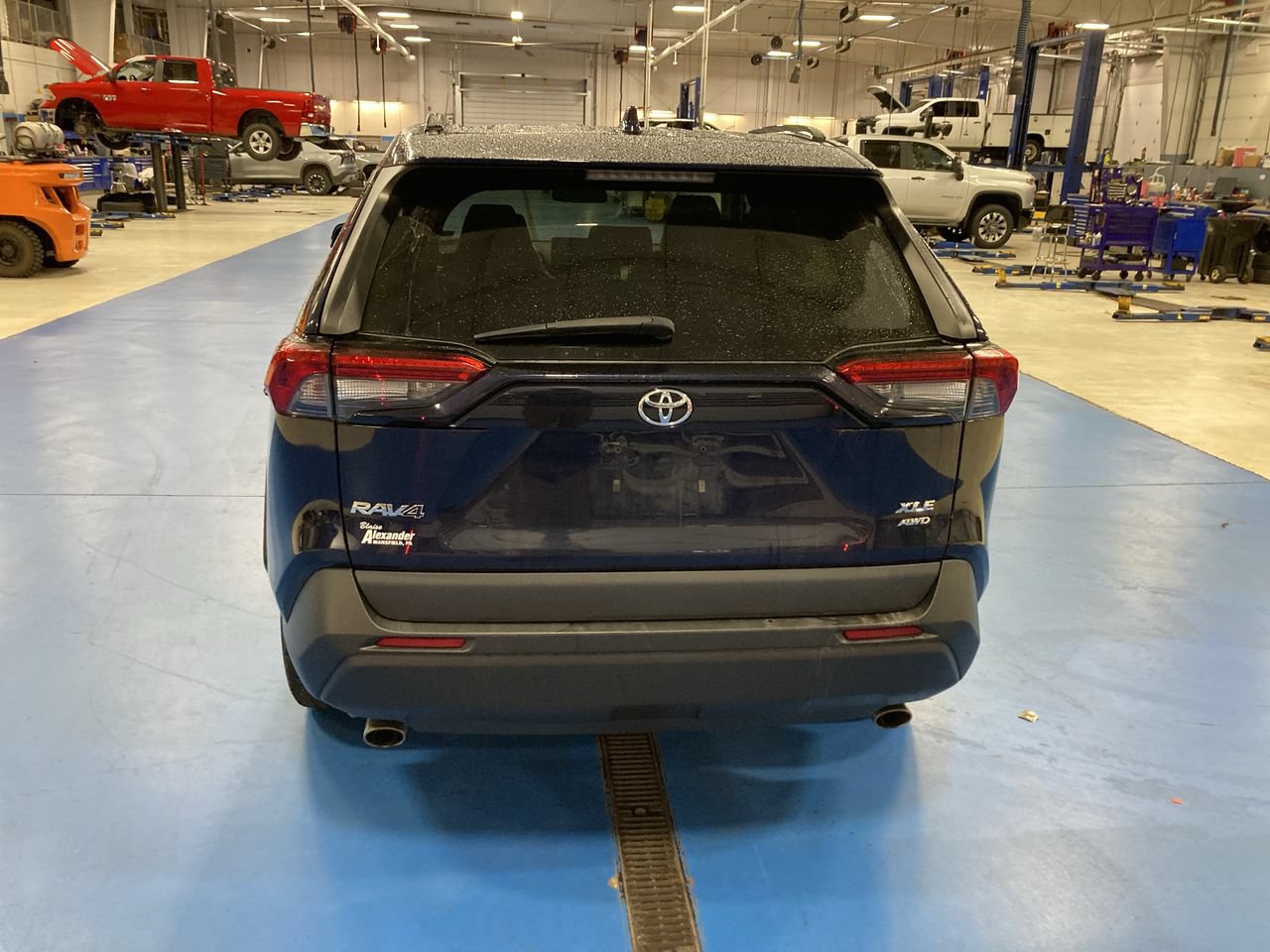 Used 2020 Toyota RAV4 XLE Premium AWD/4WD image 6
