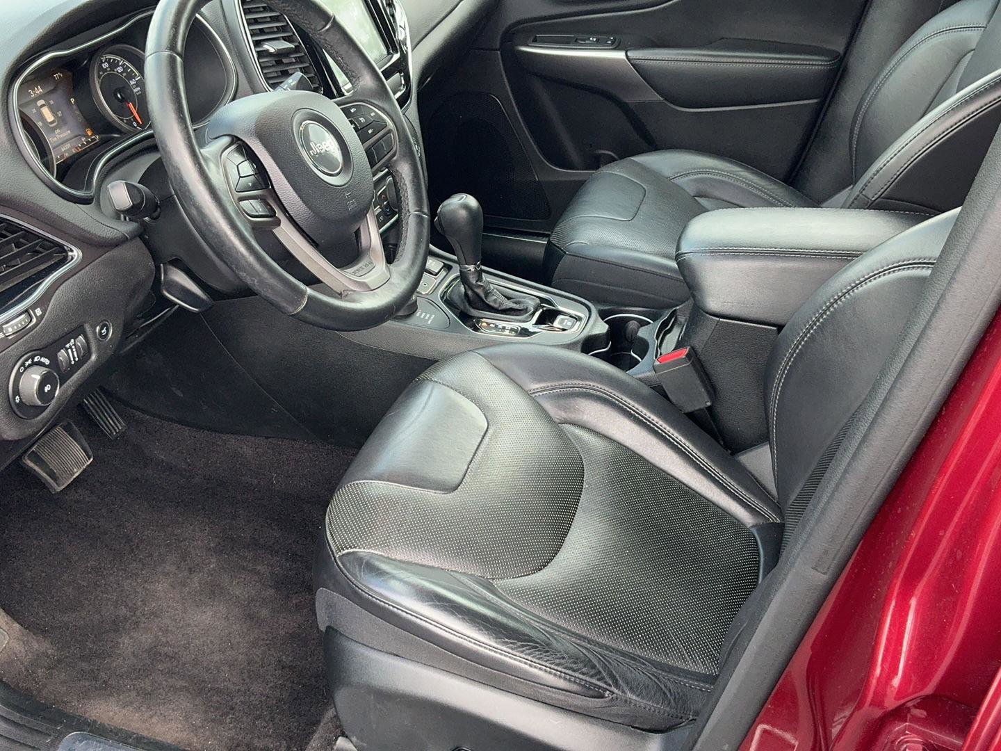 Used 2019 Jeep Cherokee Limited image 21