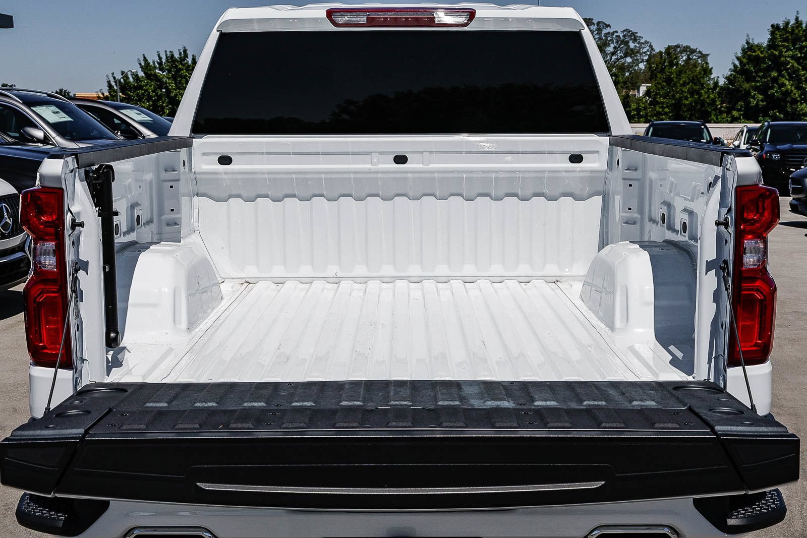 Used 2024 Chevrolet Silverado 1500 RST w/ Z71 Off-Road Package AWD/4WD image 25