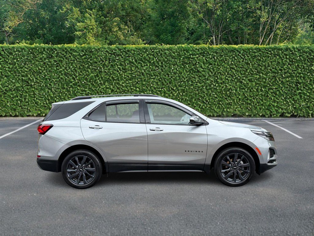 Used 2024 Chevrolet Equinox RS AWD/4WD image 2
