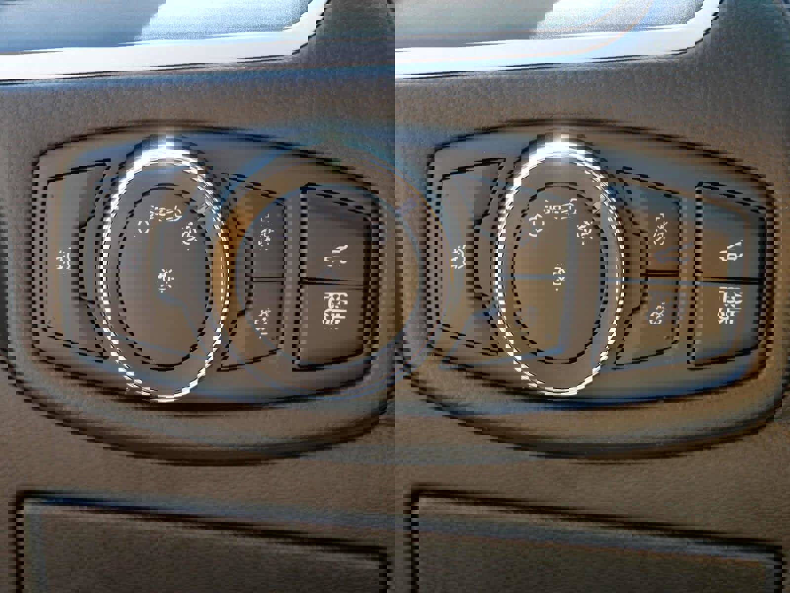 Used 2021 Ford Edge SEL w/ Convenience Package image 17