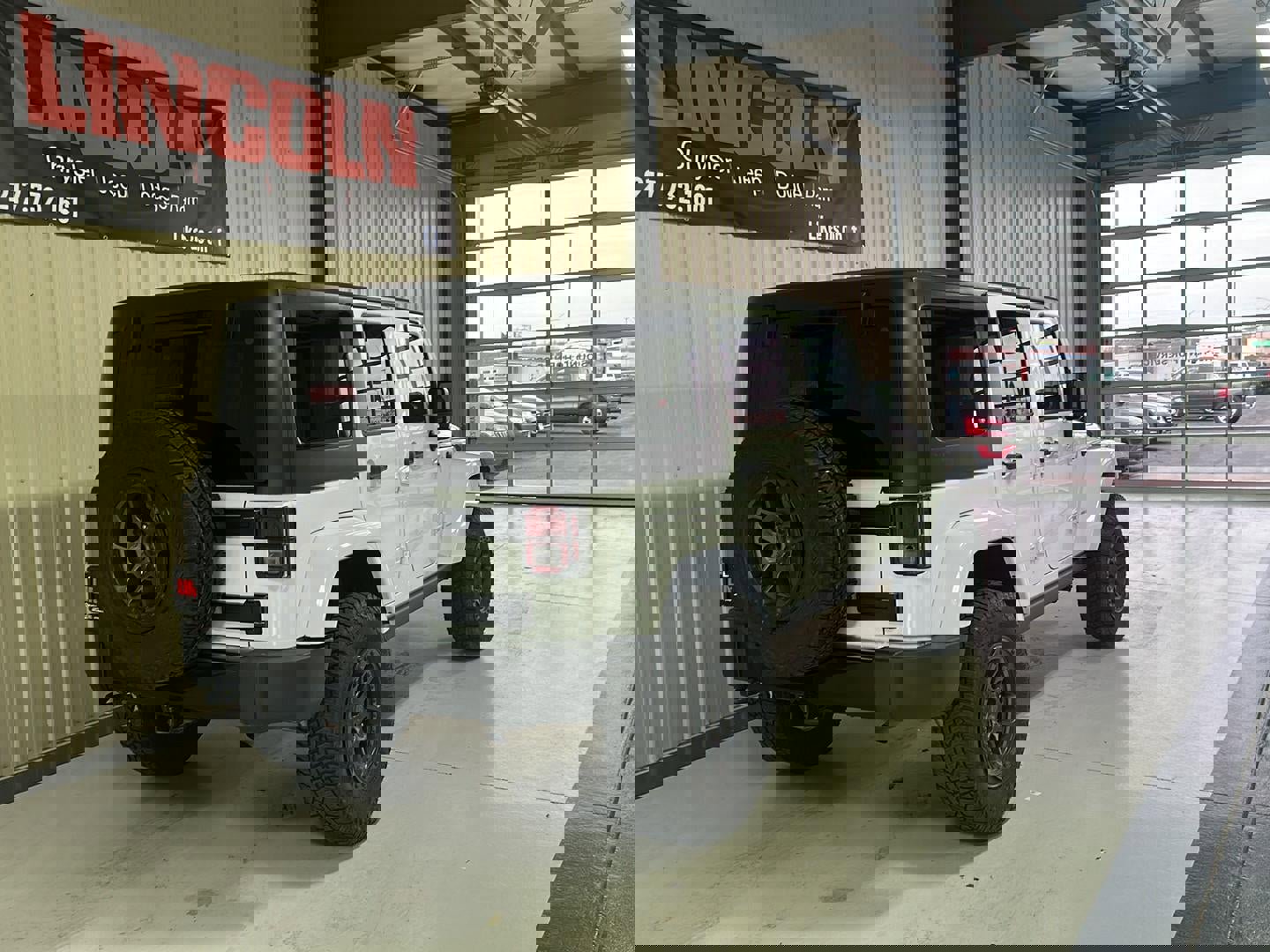 Used 2018 Jeep Wrangler Unlimited Sahara image 6