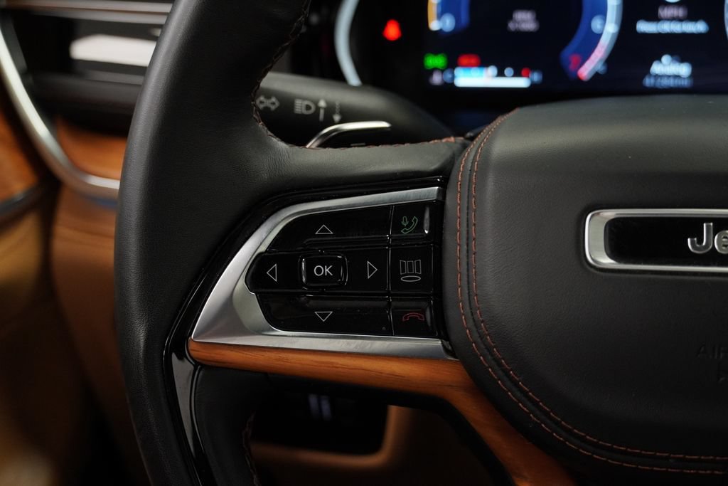 Certified 2025 Jeep Grand Cherokee Summit AWD/4WD image 39