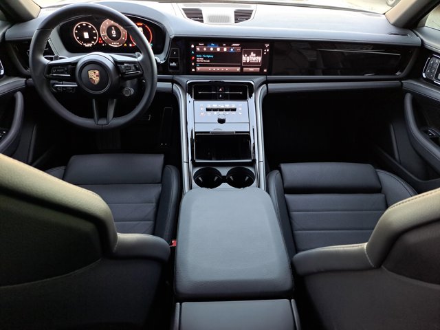 Used 2025 Porsche Panamera 4 image 15