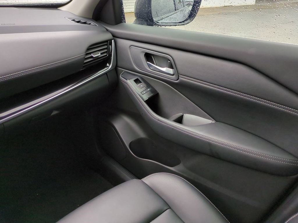 Certified 2025 Nissan Rogue SL image 17