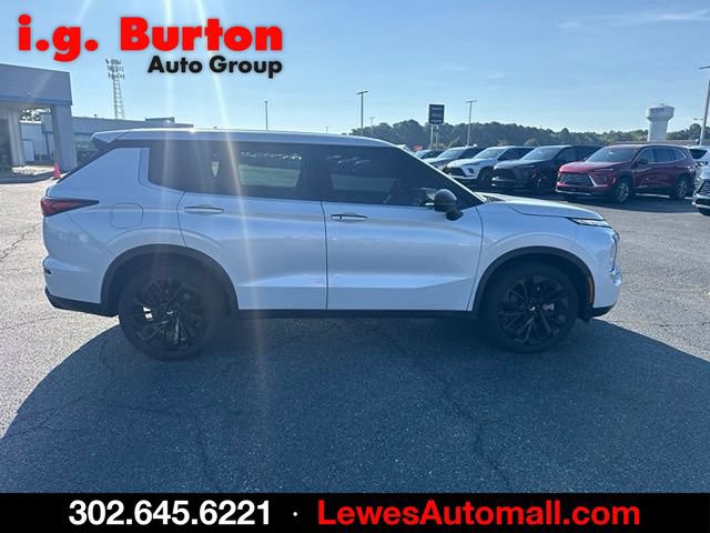 Used 2023 Mitsubishi Outlander SEL AWD/4WD image 2
