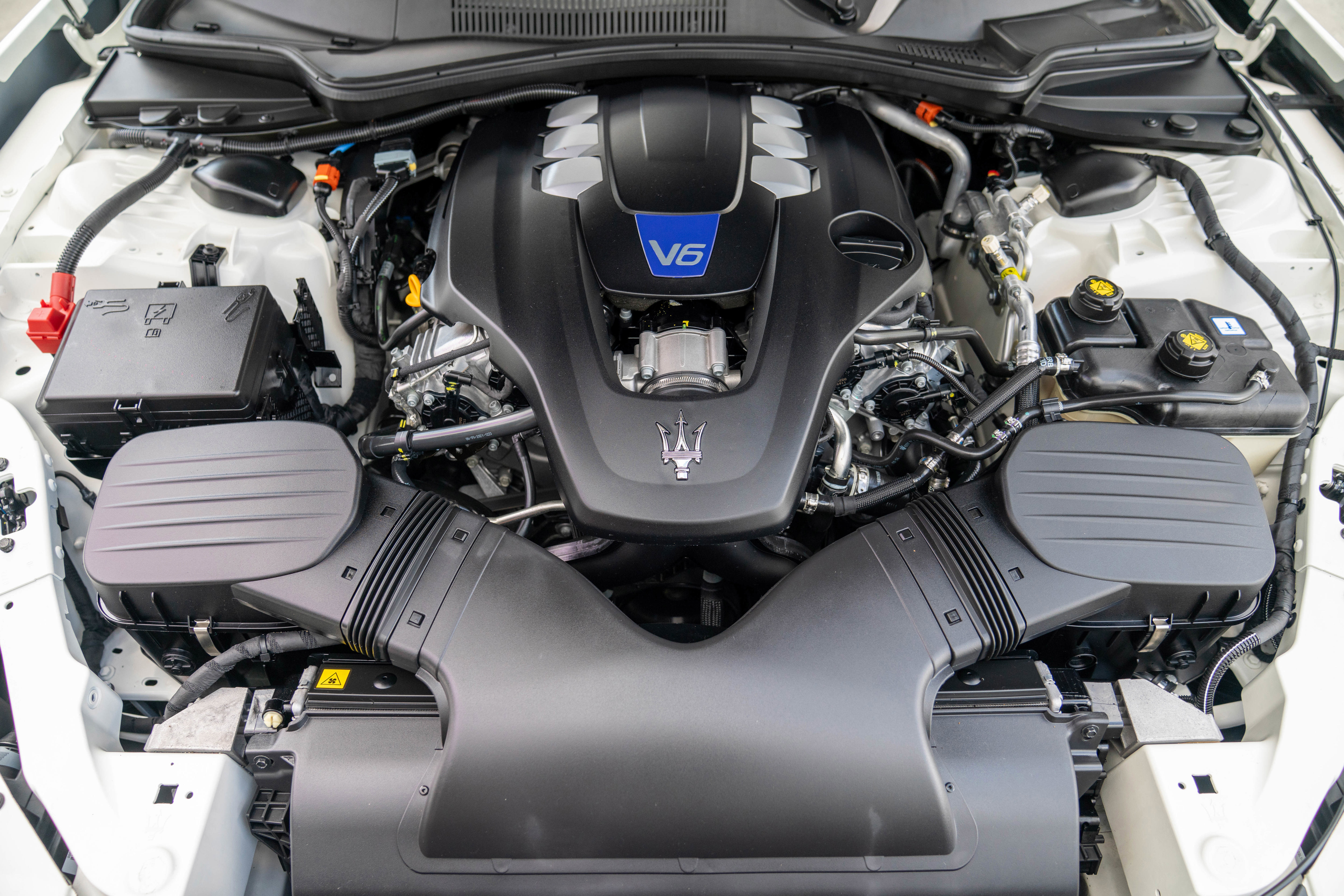 Used 2022 Maserati Ghibli Modena image 16