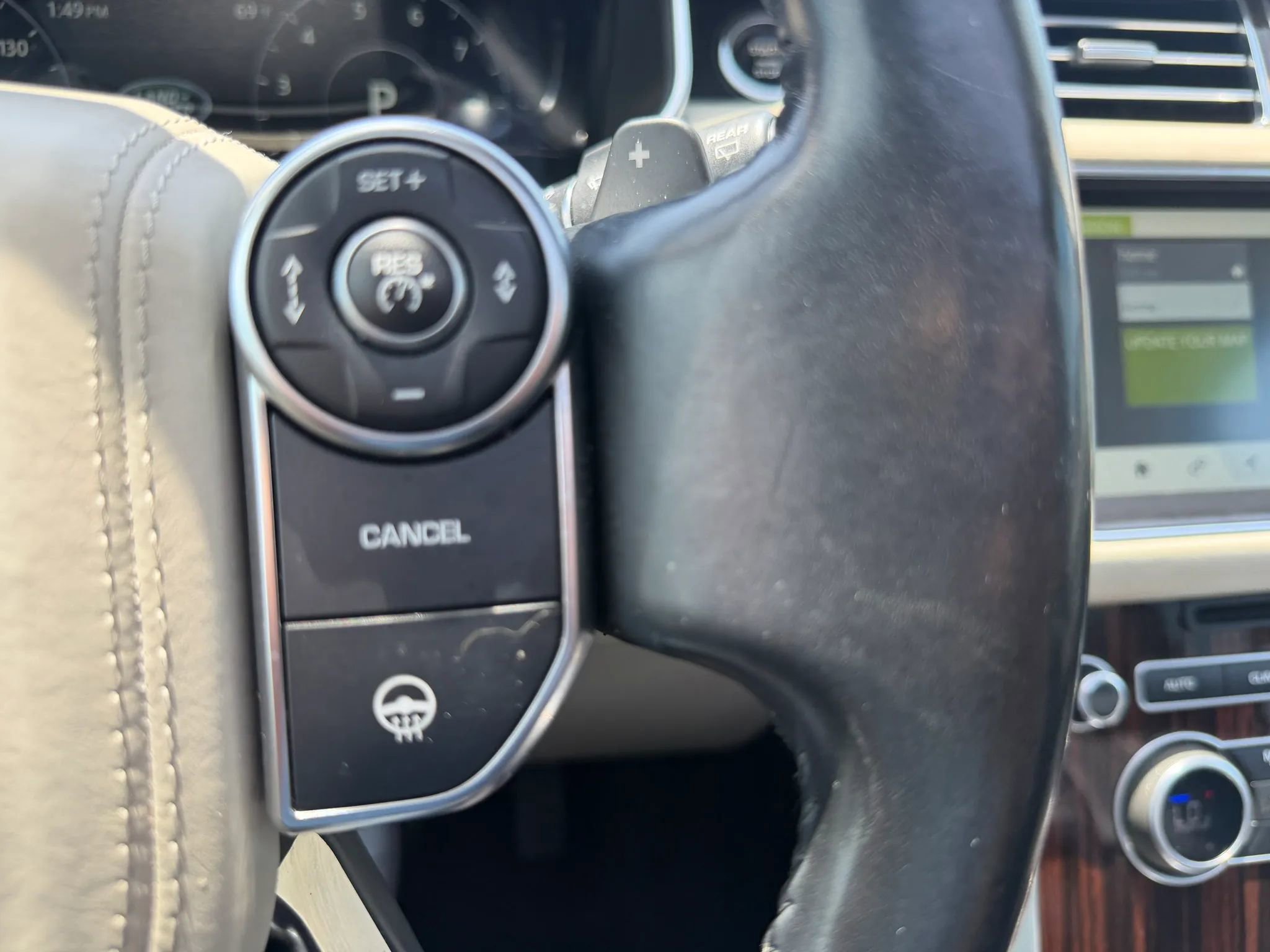 Used 2017 Land Rover Range Rover HSE AWD/4WD image 28