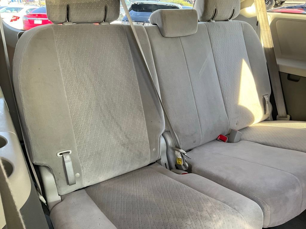 Used 2015 Toyota Sienna LE image 55