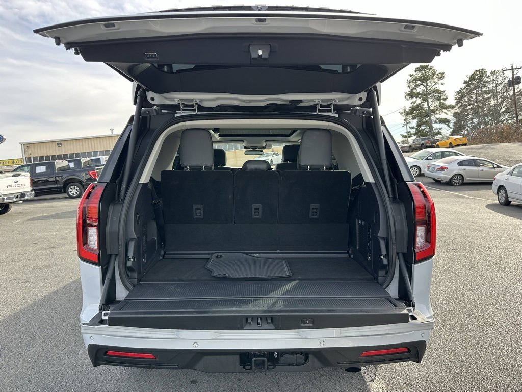 Used 2025 Ford Expedition Active image 45