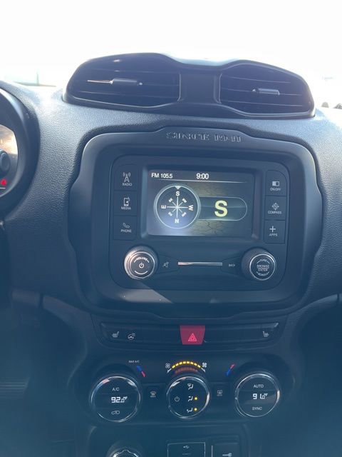 Used 2017 Jeep Renegade Latitude w/ Popular Equipment Group AWD/4WD image 40