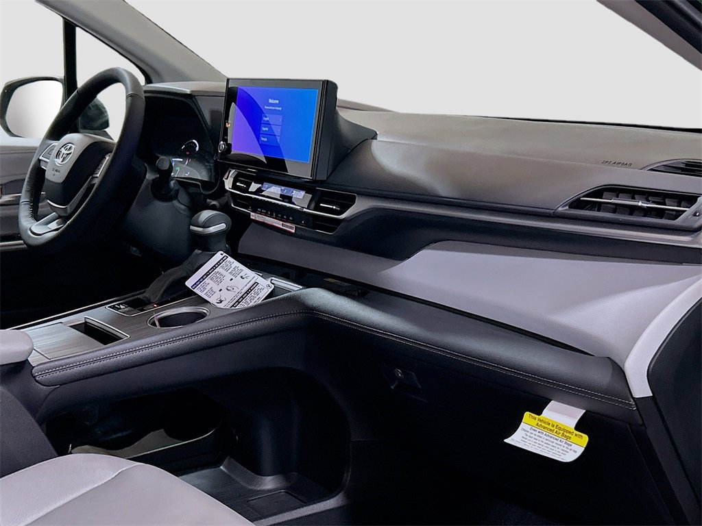 New 2026 Toyota Sienna XLE image 7