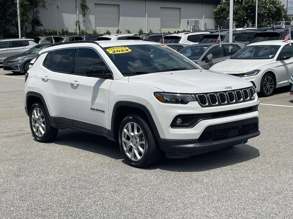 Used 2024 Jeep Compass Latitude AWD/4WD image 2