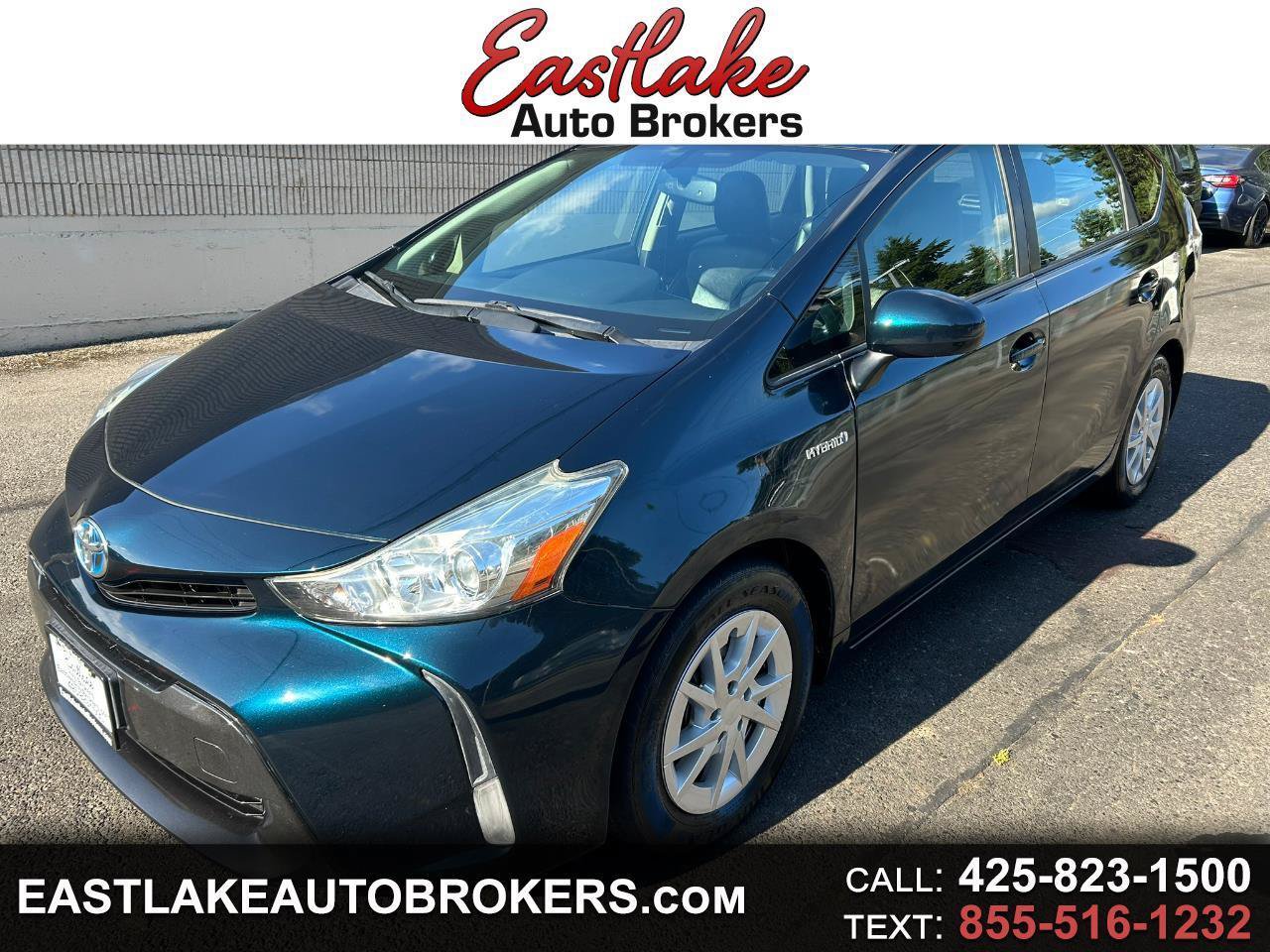 Used 2017 Toyota Prius V Four w/ Carpet Mat Package FWD image 1