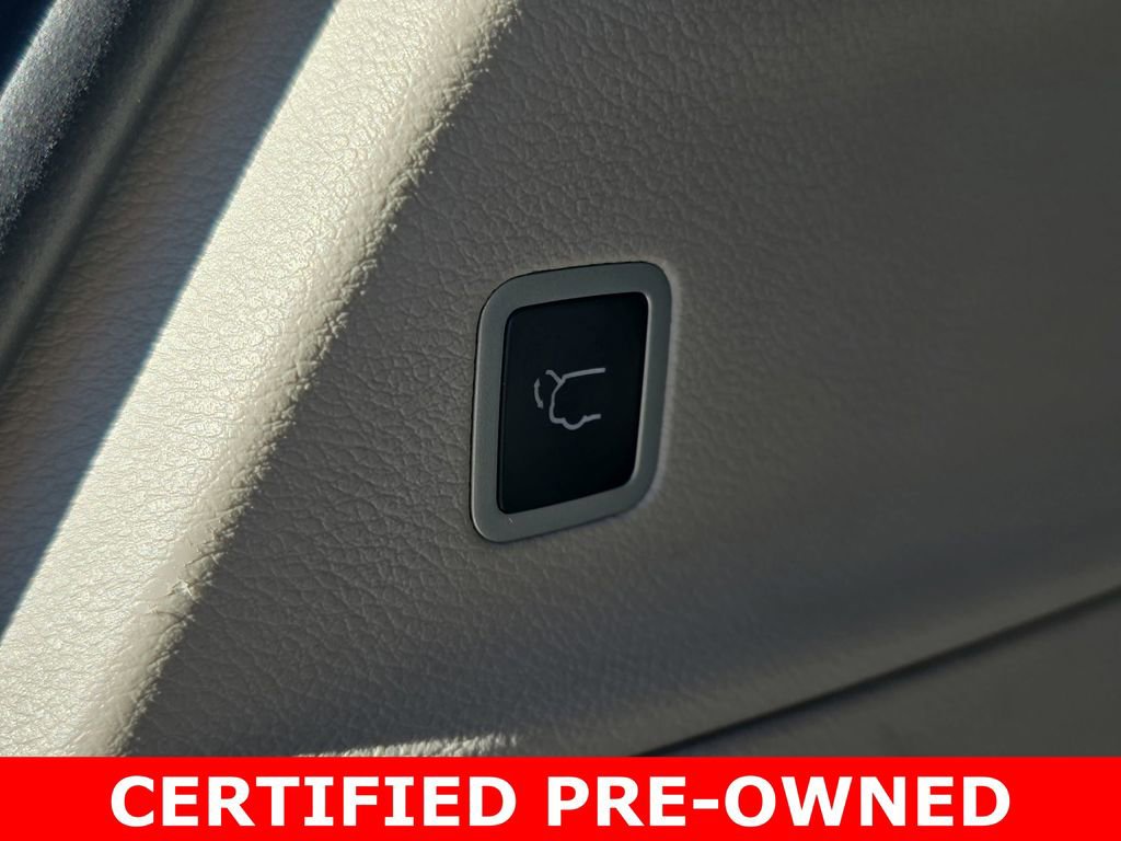 Used 2024 Chrysler Pacifica Touring-L image 15