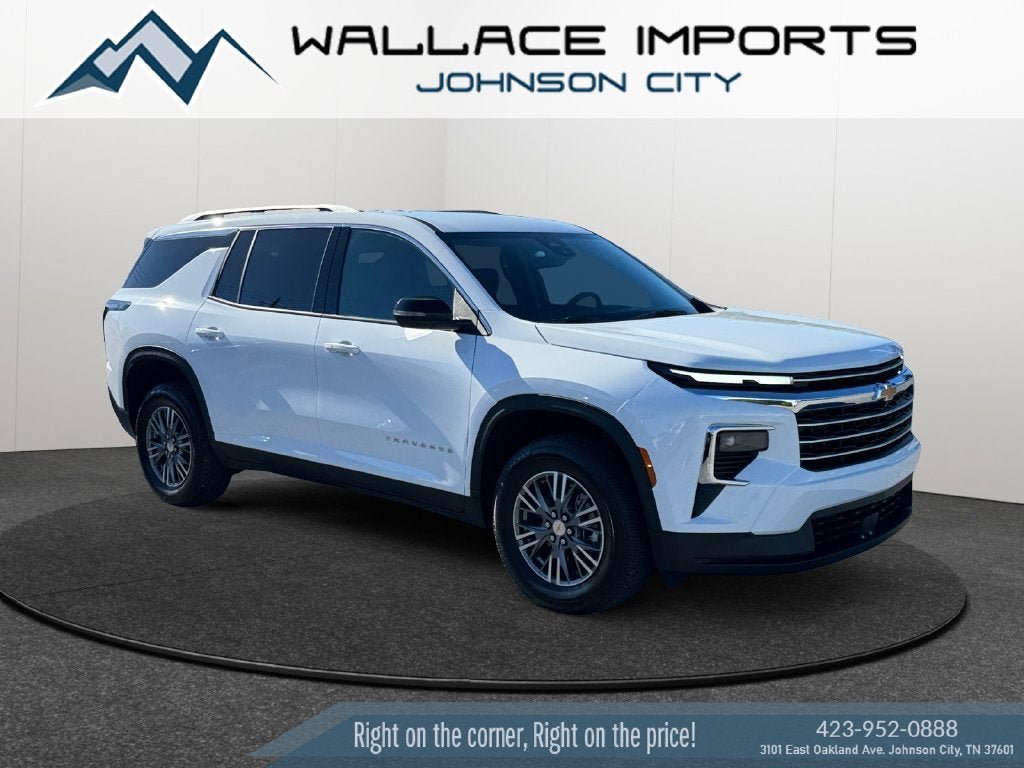 Used 2025 Chevrolet Traverse LT FWD image 7