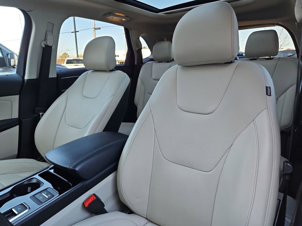 Used 2019 Ford Edge Titanium w/ Equipment Group 301A image 24
